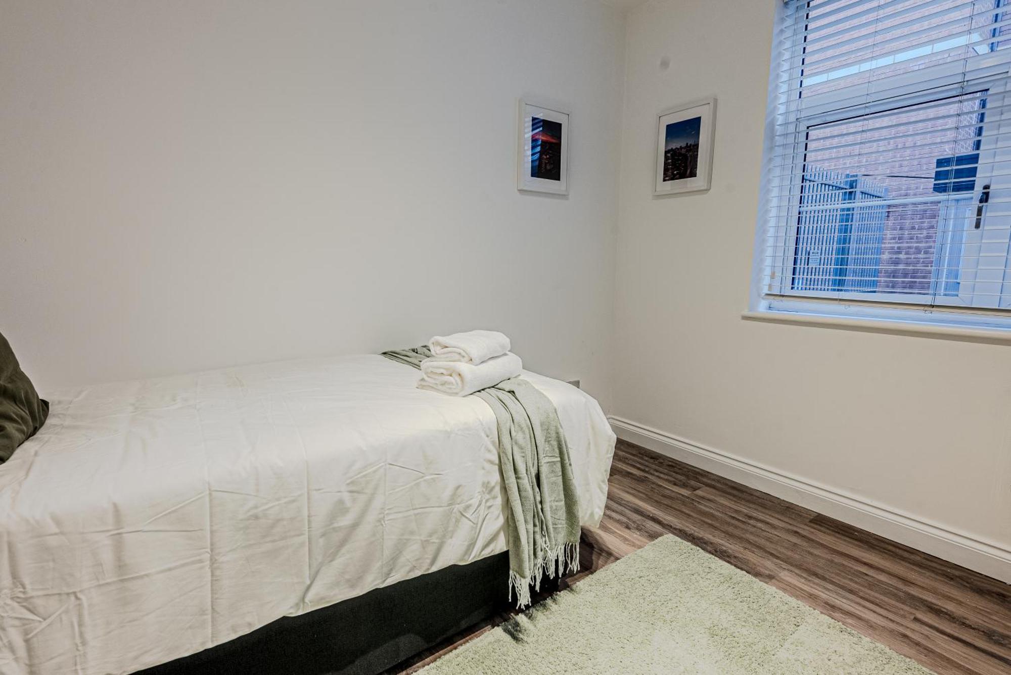 Stunning Three Bedroom Townhouse In The Jewellery Quarter, Birmingham City Centre Sleeps 5- Free Parking Bagian luar foto