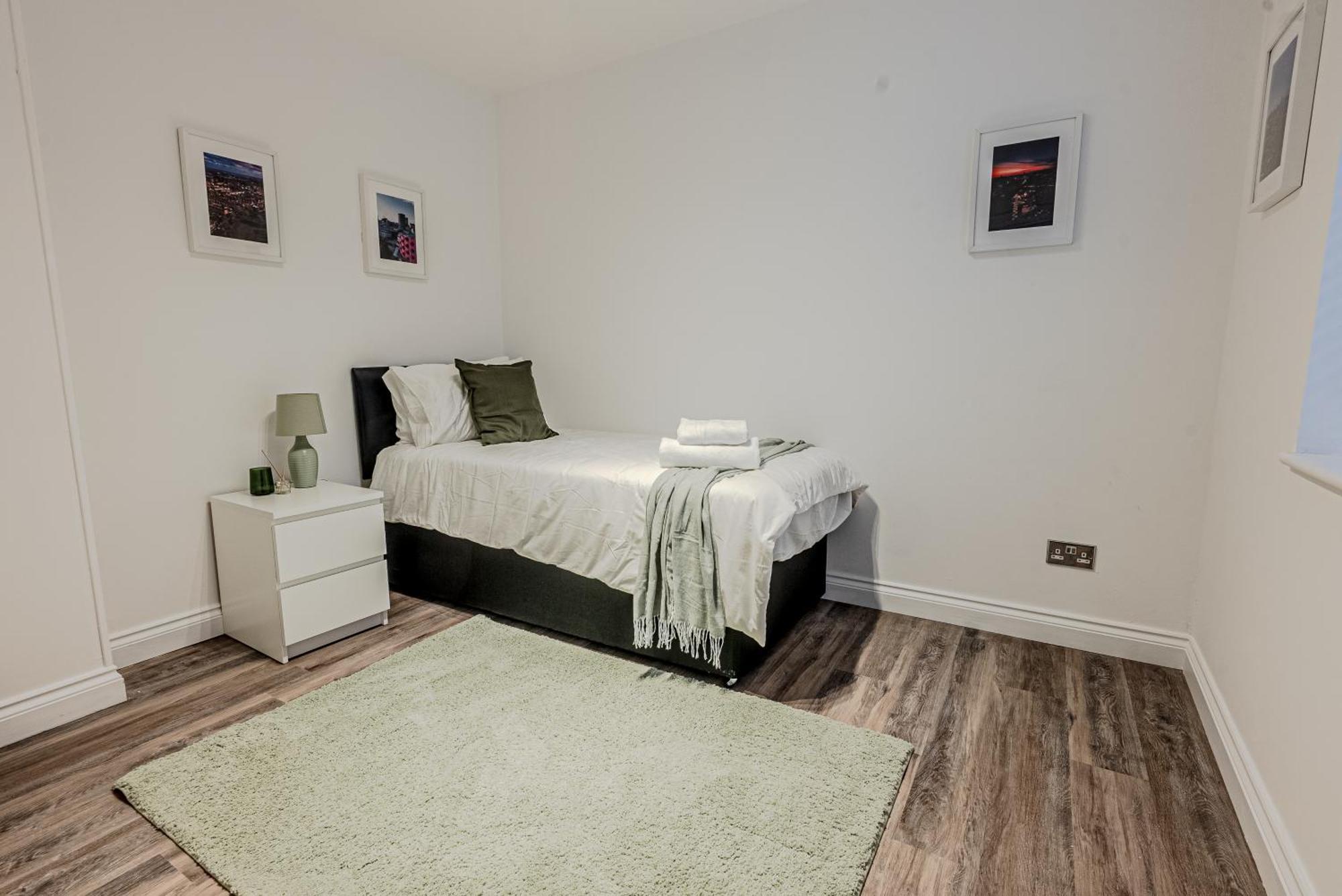 Stunning Three Bedroom Townhouse In The Jewellery Quarter, Birmingham City Centre Sleeps 5- Free Parking Bagian luar foto